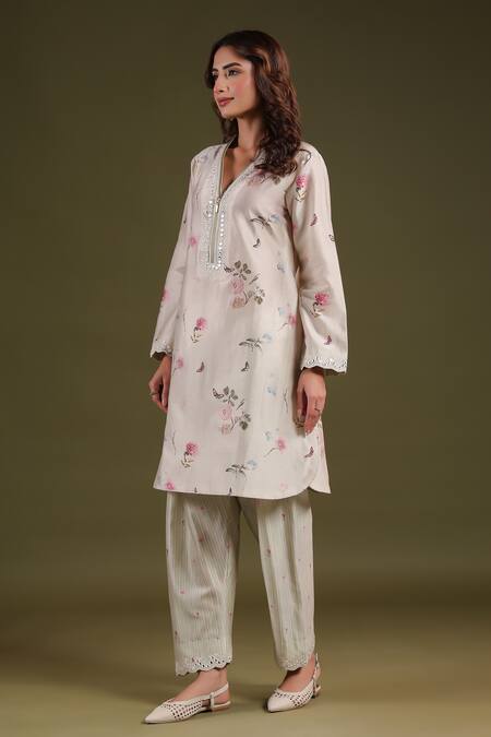 Shop_Label Niti Bothra_Ivory Silk, Chanderi Embroidery V-neck Floral Printed Kurta Set _Online_at_Aza_Fashions