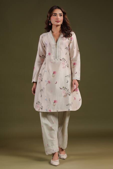 Label Niti Bothra_Ivory Silk, Chanderi Embroidery V-neck Floral Printed Kurta Set _at_Aza_Fashions