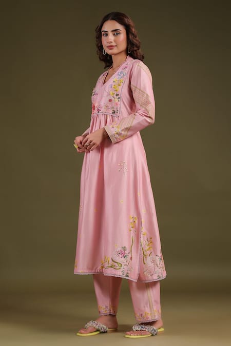 Label Niti Bothra_Pink Silk, Chanderi Embroidery V-neck Noor Kurta Set _Online_at_Aza_Fashions