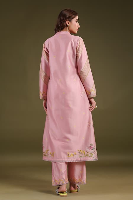 Shop_Label Niti Bothra_Pink Silk, Chanderi Embroidery V-neck Noor Kurta Set _at_Aza_Fashions