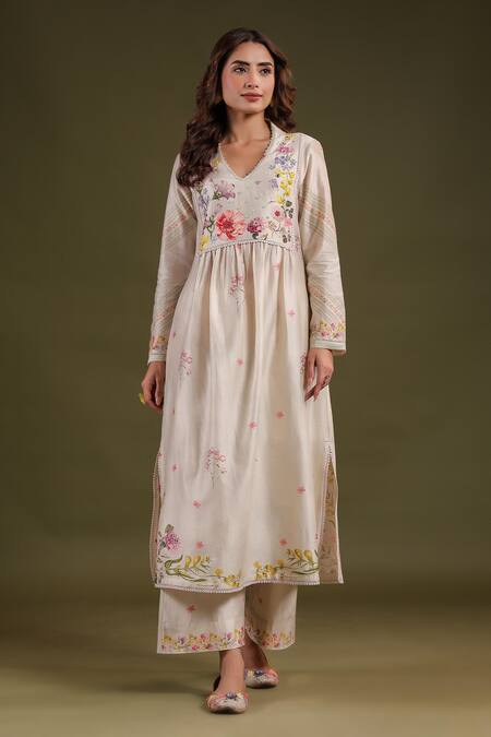 Label Niti Bothra_Ivory Silk, Chanderi Embroidery V-neck Noor Kurta Set _at_Aza_Fashions