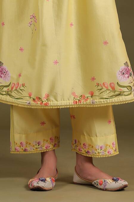 Buy_Label Niti Bothra_Yellow Silk, Chanderi Embroidery V-neck Printed Kurta Set _Online_at_Aza_Fashions