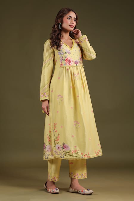 Shop_Label Niti Bothra_Yellow Silk, Chanderi Embroidery V-neck Printed Kurta Set _Online_at_Aza_Fashions