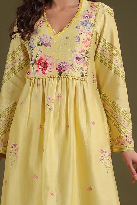 Label Niti Bothra_Yellow Silk, Chanderi Embroidery V-neck Printed Kurta Set _at_Aza_Fashions
