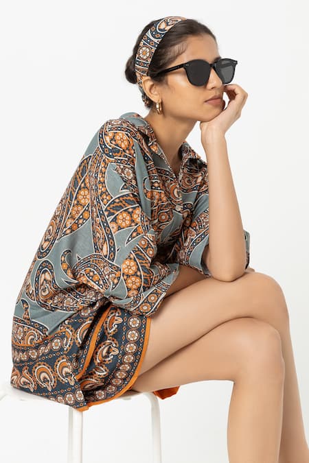 Buy SOBARIKO Multi Color Linen Collared Koishi Multicolor Shorts Set Online at Aza Fashions Buy_SOBARIKO_Multi Color Linen Collared Koishi Multicolor Shorts Set _Online_at_Aza_Fashions