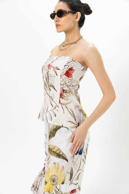 SOBARIKO White Linen Off-shoulder, Bandeau Neck Floral Print Strapless Co-ord Set Online at Aza Fashions SOBARIKO_White Linen Off-shoulder, Bandeau Neck Floral Print Strapless Co-ord Set _Online_at_Aza_Fashions