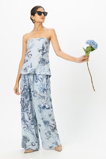 SOBARIKO Blue Linen Bandeau Neck Floral Print Strapless Co-ord Set at Aza Fashions SOBARIKO_Blue Linen Bandeau Neck Floral Print Strapless Co-ord Set _at_Aza_Fashions