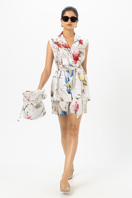 Sobariko White Linen V-neck Floral Print Jacket Shorts Set 