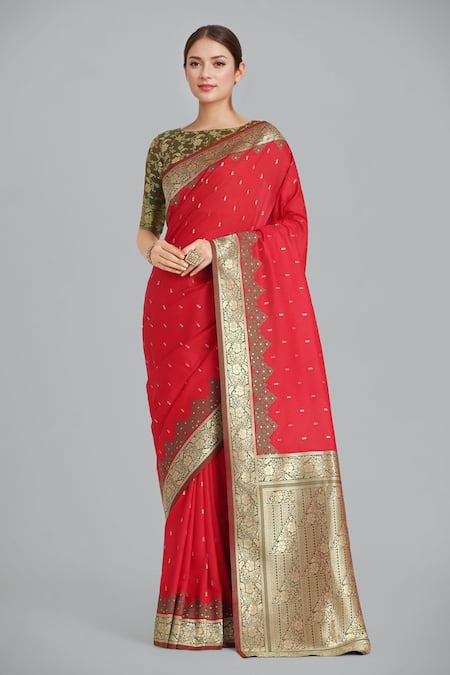 Samyukta Singhania Red Brocade, Silk Embroidery Round Neck Banarasi Saree Set 