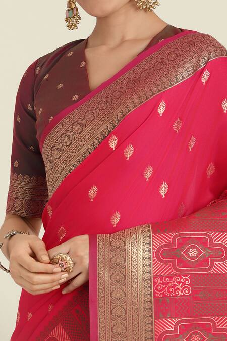 Buy_Naintara Bajaj_Pink Embroidery, Zari V-neck Banarasi Silk Saree Set 