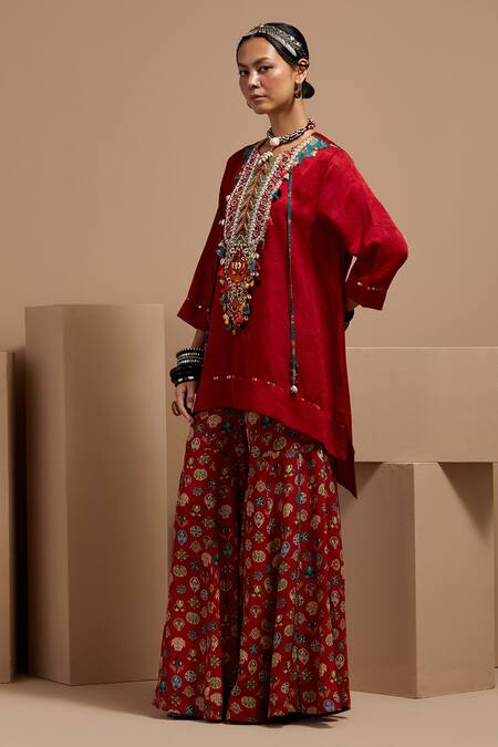 Aseem Kapoor Maroon Crepe Beads Round Neck Resham Embroidered Kurta Set at Aza Fashions Aseem Kapoor_Maroon Crepe Beads Round Neck Resham Embroidered Kurta Set _at_Aza_Fashions