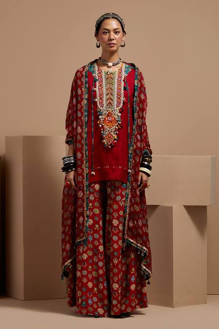 Aseem Kapoor Maroon Crepe, Silk Beads Round Neck Resham Embroidered Kurta Set at Aza Fashions Aseem Kapoor_Maroon Crepe, Silk Beads Round Neck Resham Embroidered Kurta Set _at_Aza_Fashions