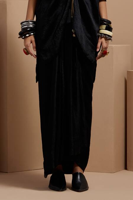 Aseem Kapoor Black Silk Tassels Round Neck Kuru Trapeze Kurta Set Online at Aza Fashions Aseem Kapoor_Black Silk Tassels Round Neck Kuru Trapeze Kurta Set _Online_at_Aza_Fashions