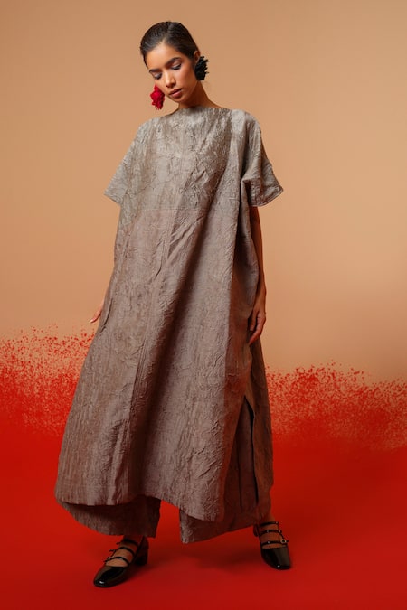 Buy Stoique Gray Silk Round Neck Grey Mysore Long Kurta Online at Aza Fashions Buy_Stoique_Gray Silk Round Neck Grey Mysore Long Kurta _Online_at_Aza_Fashions