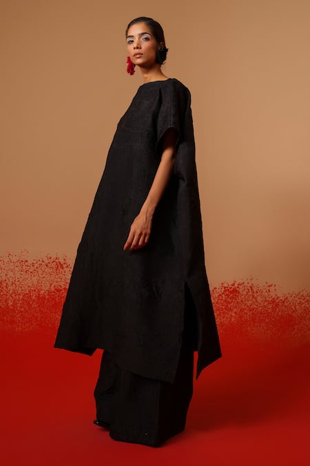 Buy Stoique Black Silk Round Neck Mysore Long Kurta Online at Aza Fashions Buy_Stoique_Black Silk Round Neck Mysore Long Kurta _Online_at_Aza_Fashions