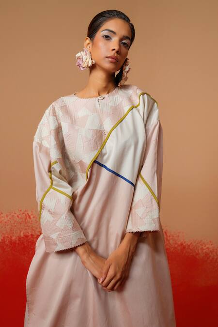 Stoique Pink Cotton Embroidery Round Neck Designer Long Kurta Online at Aza Fashions Stoique_Pink Cotton Embroidery Round Neck Designer Long Kurta _Online_at_Aza_Fashions