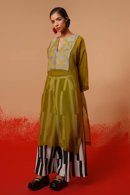 Stoique Green Cotton, Chanderi Embroidery V-neck Moss Designer Kurta Online at Aza Fashions Stoique_Green Cotton, Chanderi Embroidery V-neck Moss Designer Kurta _Online_at_Aza_Fashions