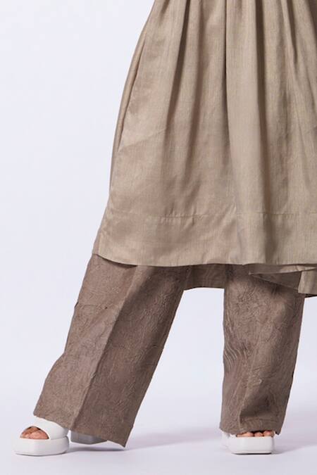 Stoique Gray Muslin, Silk Embroidery V-neck Designer Grey Mysore Kurta Online at Aza Fashions Stoique_Gray Muslin, Silk Embroidery V-neck Designer Grey Mysore Kurta _Online_at_Aza_Fashions