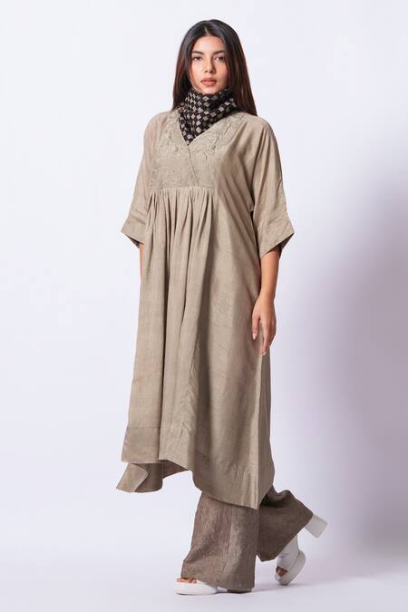 Buy_Stoique_Gray Muslin, Silk Embroidery V-neck Designer Grey Mysore Kurta _Online_at_Aza_Fashions