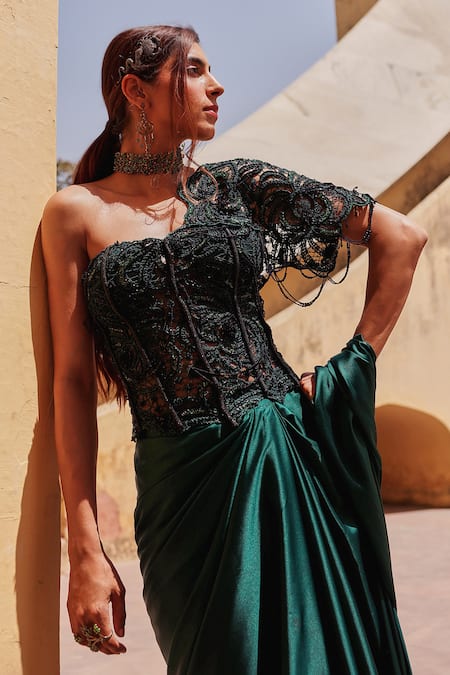 Label Moni K Green Satin, Net Embroidery Sweetheart Neck Bottle Pre-draped Saree And Corset at Aza Fashions Label Moni K_Green Satin, Net Embroidery Sweetheart Neck Bottle Pre-draped Saree And Corset _at_Aza_Fashions