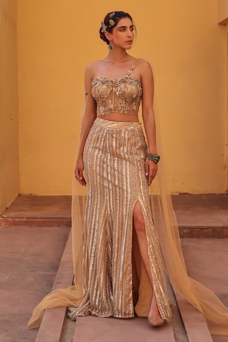 Buy Label Moni K Gold Net, Chanderi Sequins, Embroidery, Beads Sweetheart Neck Fusion Lehenga Set Online at Aza Fashions Buy_Label Moni K_Gold Net, Chanderi Sequins, Embroidery, Beads Sweetheart Neck Fusion Lehenga Set _Online_at_Aza_Fashions