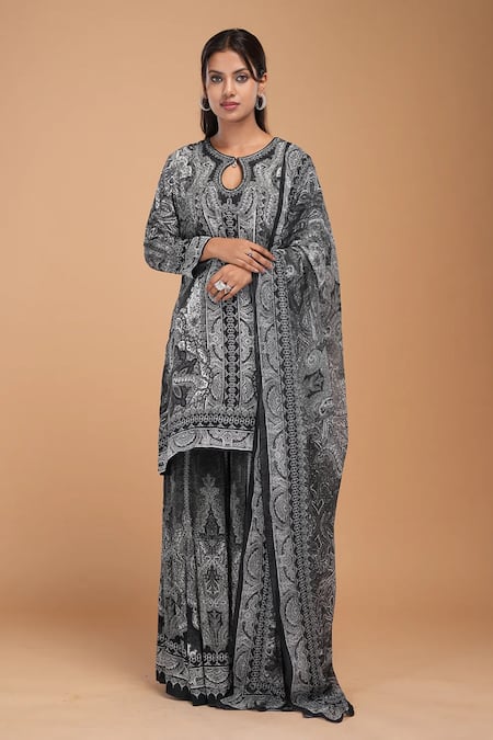 NIRRAAMYAA Black Rhinestone Embroidered Kurta Set 