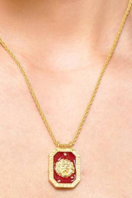 Buy Zariin Gold Plated Leo Zodiac Tablet Necklace With Peridot Buy_Zariin_Gold Plated Leo Zodiac Tablet Necklace With Peridot