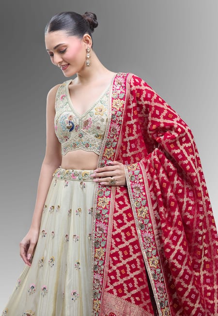 Samyukta Singhania Cream Tissue Beads, Sequins, Zari, Classic Lehenga Set With Pink Dupatta at Aza Fashions Samyukta Singhania_Cream Tissue Beads, Sequins, Zari, Classic Lehenga Set With Pink Dupatta_at_Aza_Fashions