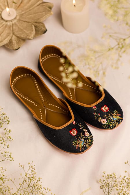 5elements Embroidered Naina Jutti