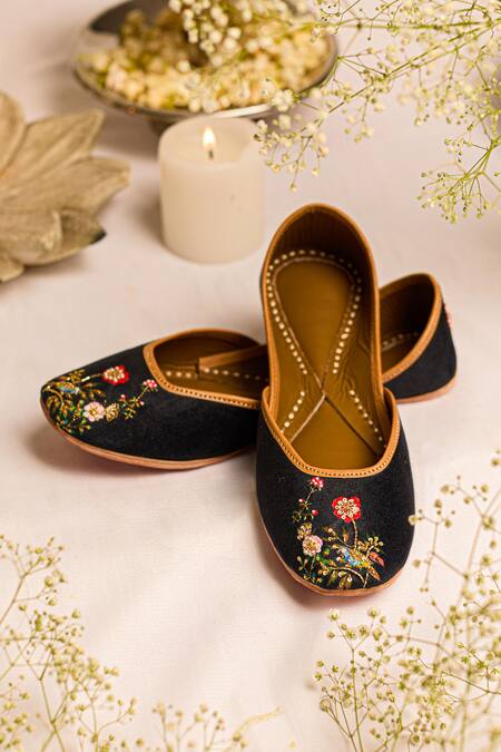 Shop_5elements_ Embroidered Naina Jutti _Online_at_Aza_Fashions