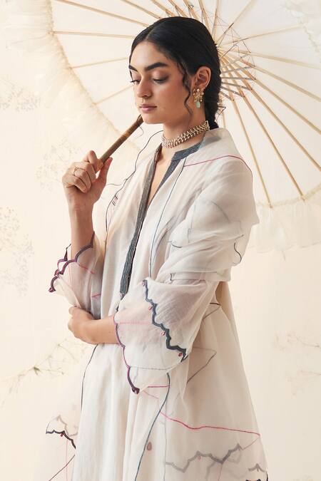 Shop Janki India Ivory Organza, Chanderi Embroidery Split V-neck Kurta Set With Dupatta Online at Aza Fashions Shop_Janki India_Ivory Organza, Chanderi Embroidery Split V-neck Kurta Set With Dupatta _Online_at_Aza_Fashions