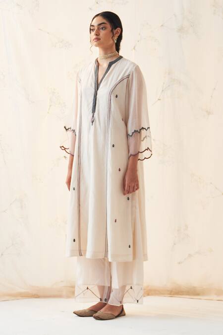 Janki India Ivory Organza, Chanderi Embroidery Split V-neck Kurta Set With Dupatta at Aza Fashions Janki India_Ivory Organza, Chanderi Embroidery Split V-neck Kurta Set With Dupatta _at_Aza_Fashions