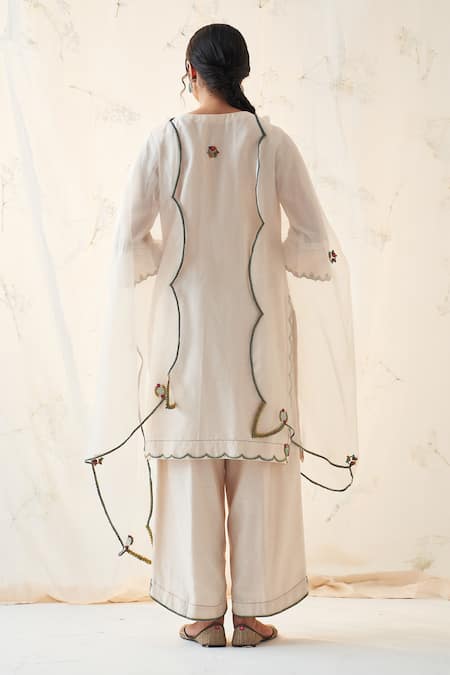 Shop Janki India Ivory Chanderi, Organza Embroidery Split V-neck Multi Thread Scallop Kurta Set at Aza Fashions Shop_Janki India_Ivory Chanderi, Organza Embroidery Split V-neck Multi Thread Scallop Kurta Set _at_Aza_Fashions