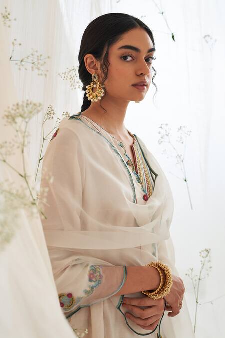 Buy Janki India Ivory Chanderi, Organza Embroidery Split V-neck Multi Thread Scallop Kurta Set Online at Aza Fashions Buy_Janki India_Ivory Chanderi, Organza Embroidery Split V-neck Multi Thread Scallop Kurta Set _Online_at_Aza_Fashions