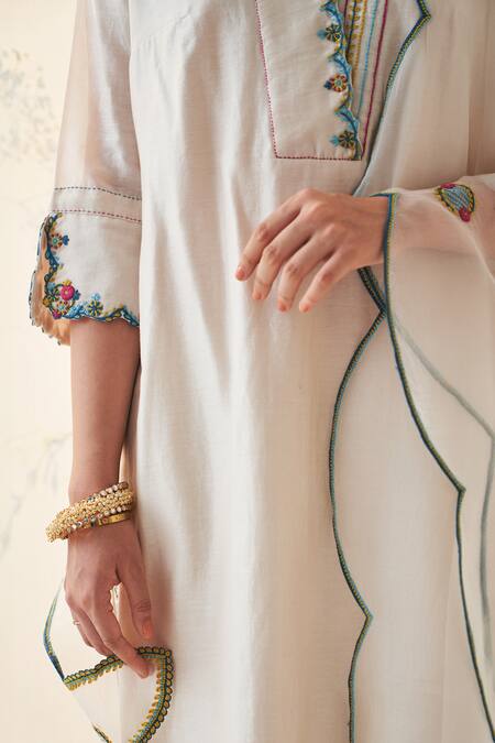 Janki India Ivory Chanderi, Organza Embroidery Split V-neck Multi Thread Scallop Kurta Set at Aza Fashions Janki India_Ivory Chanderi, Organza Embroidery Split V-neck Multi Thread Scallop Kurta Set _at_Aza_Fashions