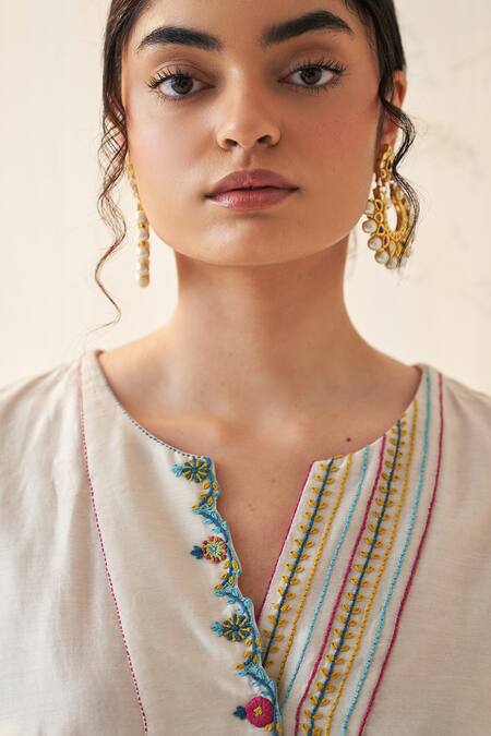 Buy Janki India Ivory Chanderi, Organza Embroidery Split V-neck Multi Thread Scallop Kurta Set Buy_Janki India_Ivory Chanderi, Organza Embroidery Split V-neck Multi Thread Scallop Kurta Set