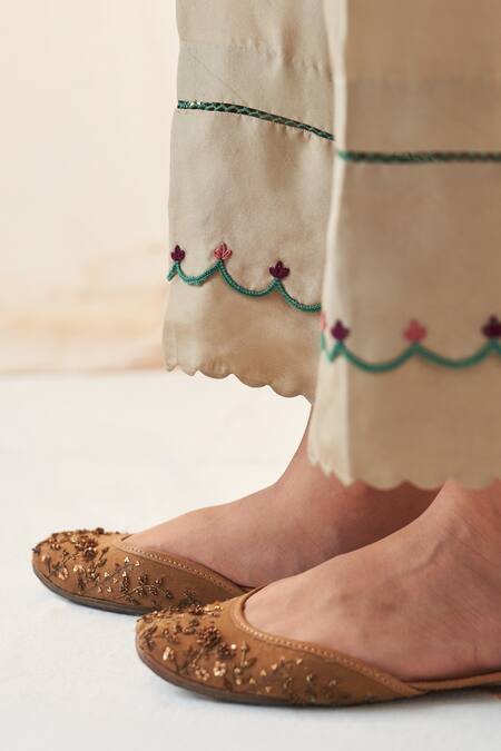 Buy Janki India Olive Green Organza, Silk Embroidery V-neck Kaftan Set Buy_Janki India_Olive Green Organza, Silk Embroidery V-neck Kaftan Set