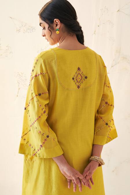 Shop Janki India Yellow Chanderi, Organza Embroidery Round Neck Kurta Pant Set Online at Aza Fashions Shop_Janki India_Yellow Chanderi, Organza Embroidery Round Neck Kurta Pant Set _Online_at_Aza_Fashions