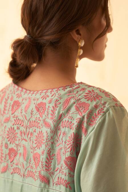 Janki India Aqua Chanderi, Organza Embroidery V-neck Pink Kurta Set Online at Aza Fashions Janki India_Aqua Chanderi, Organza Embroidery V-neck Pink Kurta Set _Online_at_Aza_Fashions