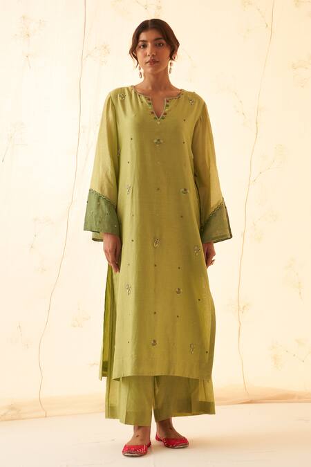 Shop Janki India Lavender Chanderi, Organza Embroidery Split V-neck Green Kurta Set With Dupatta Online at Aza Fashions Shop_Janki India_Lavender Chanderi, Organza Embroidery Split V-neck Green Kurta Set With Dupatta _Online_at_Aza_Fashions