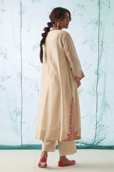 Shop Janki India Ivory Chanderi, Cotton, Organza Embroidery Round Neck Kurta Set With Fuchsia at Aza Fashions Shop_Janki India_Ivory Chanderi, Cotton, Organza Embroidery Round Neck Kurta Set With Fuchsia _at_Aza_Fashions