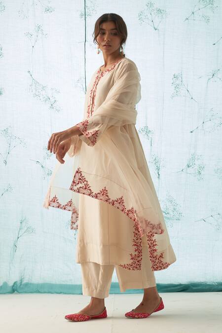 Shop Janki India Ivory Chanderi, Cotton, Organza Embroidery Round Neck Kurta Set With Fuchsia Online at Aza Fashions Shop_Janki India_Ivory Chanderi, Cotton, Organza Embroidery Round Neck Kurta Set With Fuchsia _Online_at_Aza_Fashions