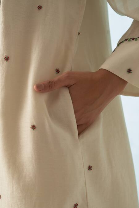 Janki India Ivory Chanderi, Organza Embroidery Round Neck Kurta Set Online at Aza Fashions Janki India_Ivory Chanderi, Organza Embroidery Round Neck Kurta Set _Online_at_Aza_Fashions