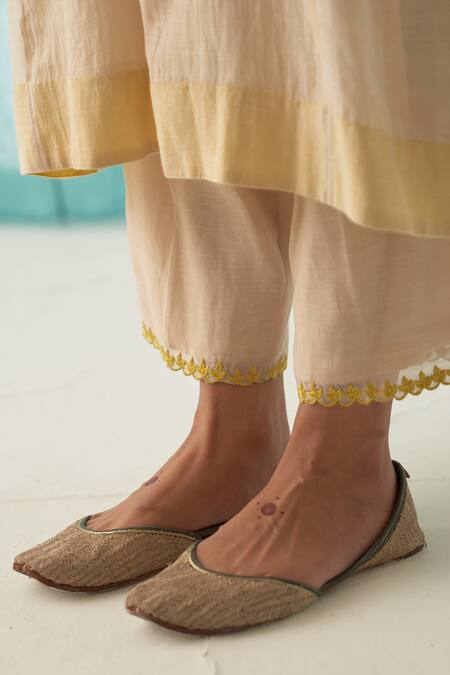 Janki India Ivory Chanderi, Organza Embroidery V-neck Kurta Set With Yellow Online at Aza Fashions Janki India_Ivory Chanderi, Organza Embroidery V-neck Kurta Set With Yellow _Online_at_Aza_Fashions