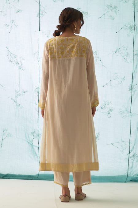 Shop Janki India Ivory Chanderi, Organza Embroidery V-neck Kurta Set With Yellow at Aza Fashions Shop_Janki India_Ivory Chanderi, Organza Embroidery V-neck Kurta Set With Yellow _at_Aza_Fashions