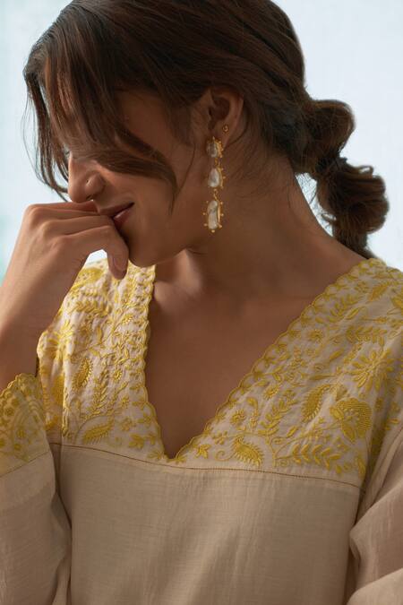 Janki India Ivory Chanderi, Organza Embroidery V-neck Kurta Set With Yellow at Aza Fashions Janki India_Ivory Chanderi, Organza Embroidery V-neck Kurta Set With Yellow _at_Aza_Fashions