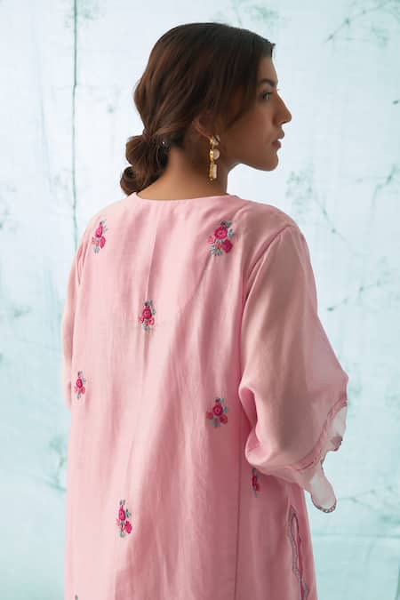 Janki India Pink Chanderi, Organza Embroidery V-neck Floral Kurta Set Online at Aza Fashions Janki India_Pink Chanderi, Organza Embroidery V-neck Floral Kurta Set _Online_at_Aza_Fashions