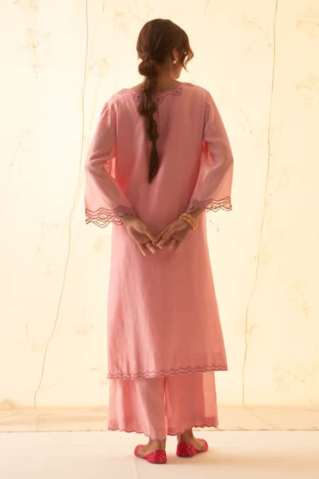 Janki India Pink Chanderi, Organza Embroidery Split V-neck Kurta Set With Dupatta Online at Aza Fashions Janki India_Pink Chanderi, Organza Embroidery Split V-neck Kurta Set With Dupatta _Online_at_Aza_Fashions