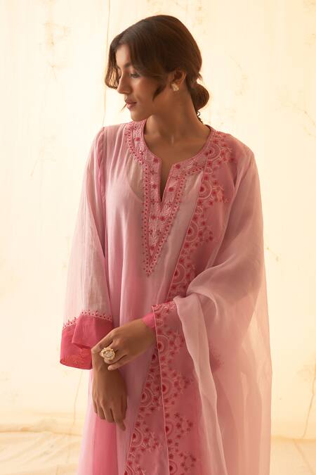 Janki India Pink Chanderi, Organza Embroidery Split V-neck Kurta Set With Dupatta at Aza Fashions Janki India_Pink Chanderi, Organza Embroidery Split V-neck Kurta Set With Dupatta _at_Aza_Fashions
