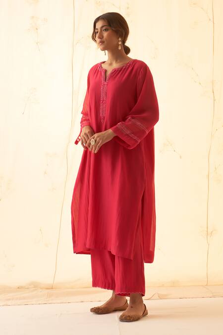 Buy Janki India Fuchsia Chanderi, Organza Embroidery Split V-neck Kurta Pant Dupatta Set Online at Aza Fashions Buy_Janki India_Fuchsia Chanderi, Organza Embroidery Split V-neck Kurta Pant Dupatta Set _Online_at_Aza_Fashions